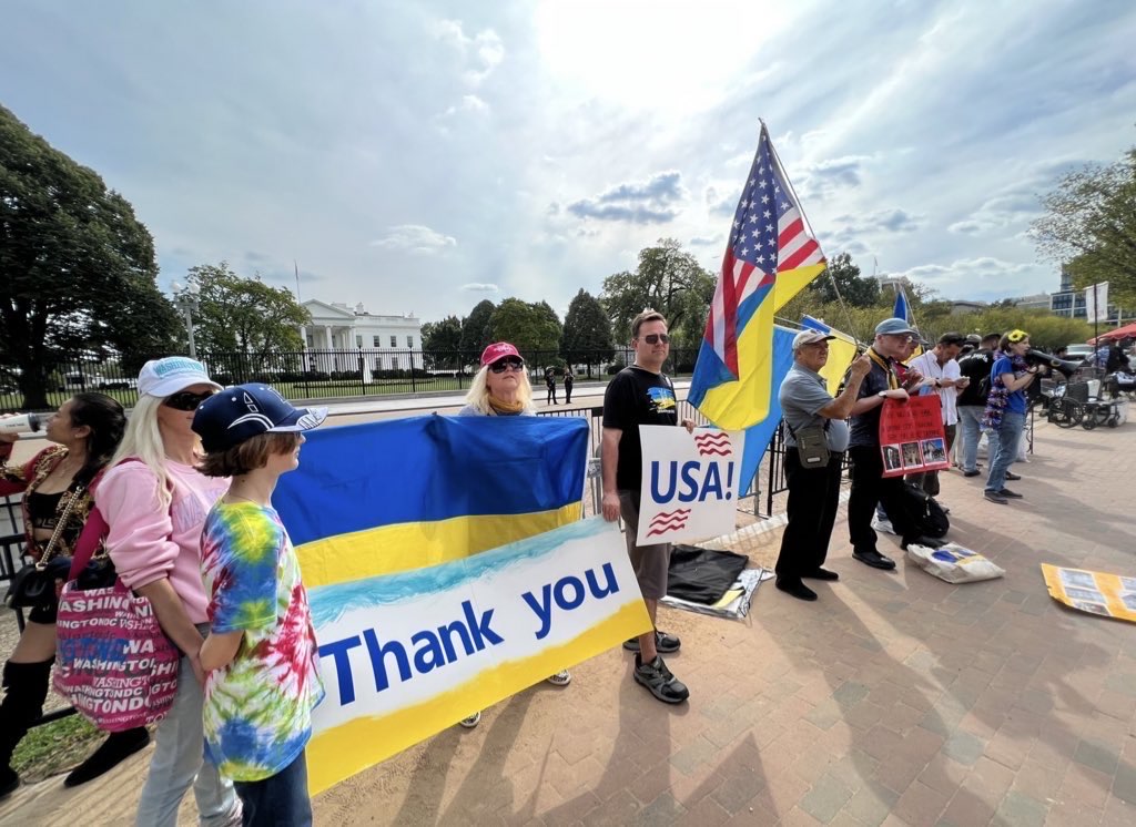 Robert Harvey, @UkraineRallyDC, & their supporters rally every single day to promote Ukraine & to oppose Russia’s brutal aggression. @Stratcom sincerely thanks you all! Together we will achieve victory!