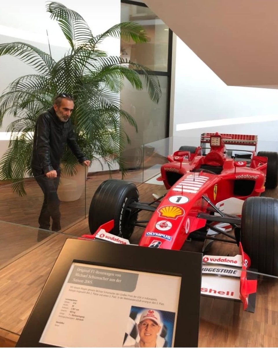 Marburg'ta, Michael Schumacher 'in kullandığı ilk Formula1 aracını ziyaret ettim. Kartondan yapılmış gibi☺️