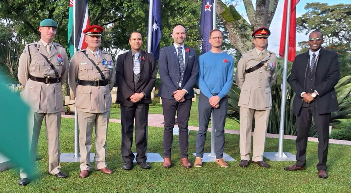 Earlier today, 🇬🇧 BPST(A) joined the 🇦🇺 Australian High Commission in #Nairobi , @AusHCKenya, for the ANZAC (Australian and New Zealand Army Corps) Day Dawn Service. The early morning service was held at the Nairobi War Cemetery @CWGC . #StrongerTogether