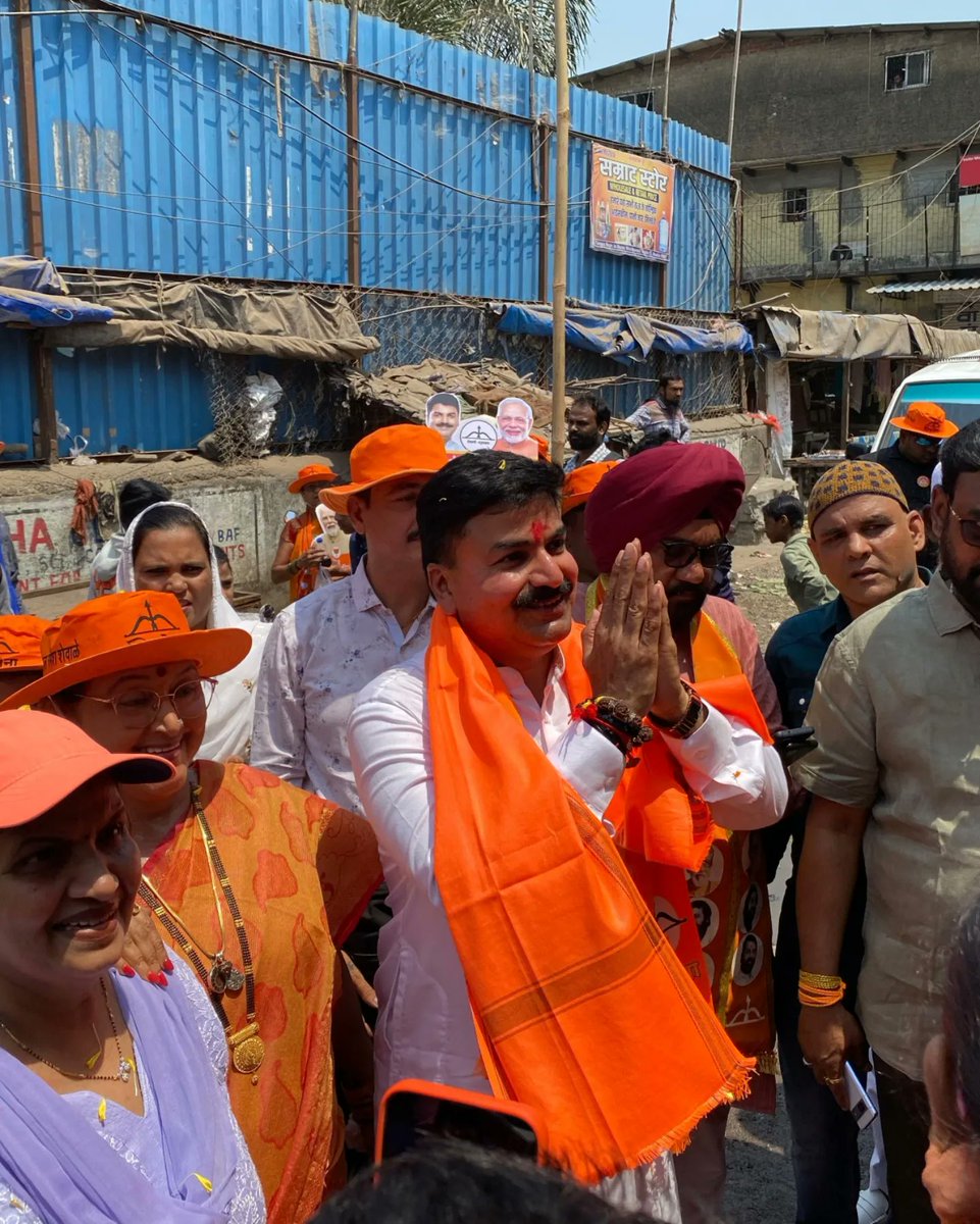 shewale_rahul's tweet photo. माझ्या लोकसभा मतदार संघातील सायन कोळीवाडा परिसरातील संगम नगर, पंचशील नगर, आनंद नगर, राम मंदिर, कोरबा मिठागर या ठिकाणी भेट देऊन रहिवाशांसोबत संवाद साधला.

#Shivsena #BJP #MNS #mahayuti #AbkiBaar400Paar
#AbkiBaarShivsenaKeSath400Paar
#BalasahebKeVicharoKiModiSarkaar
#ViksitMumbaiToViksitBharat
#MpRahulShewale

@Shivsenaofc @BJP4India @BJP4Mumbai @mieknathshinde @Dev_Fadnavis @mnsadhikrut