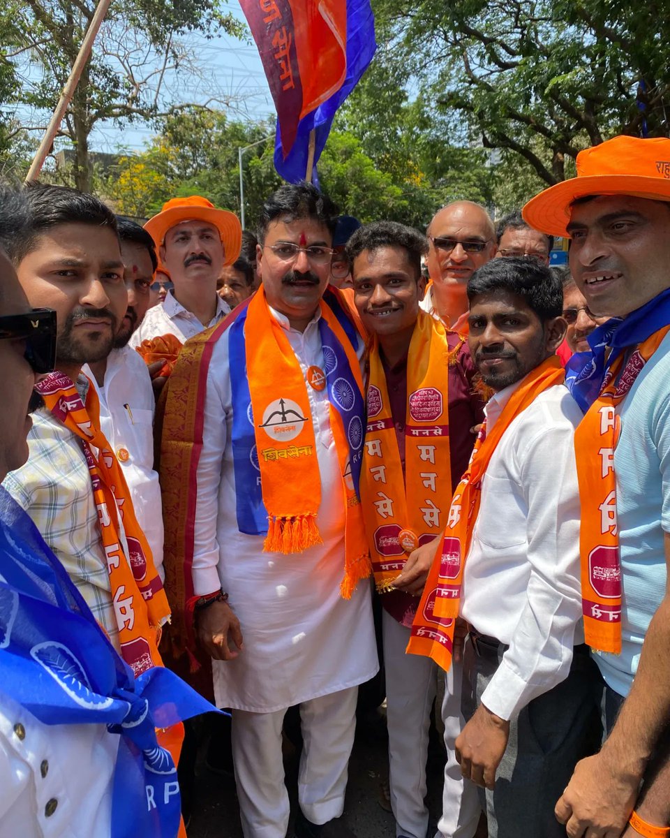 shewale_rahul's tweet photo. माझ्या लोकसभा मतदार संघातील सायन कोळीवाडा परिसरातील संगम नगर, पंचशील नगर, आनंद नगर, राम मंदिर, कोरबा मिठागर या ठिकाणी भेट देऊन रहिवाशांसोबत संवाद साधला.

#Shivsena #BJP #MNS #mahayuti #AbkiBaar400Paar
#AbkiBaarShivsenaKeSath400Paar
#BalasahebKeVicharoKiModiSarkaar
#ViksitMumbaiToViksitBharat
#MpRahulShewale

@Shivsenaofc @BJP4India @BJP4Mumbai @mieknathshinde @Dev_Fadnavis @mnsadhikrut