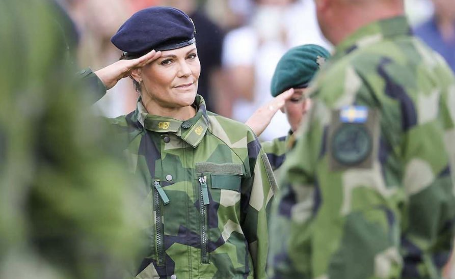 These are serious times. The Royal court 🇸🇪 has announced that Crown Princess Victoria this autumn will begin special officer training to gain deeper understanding of tactics, war science and military strategy at Swedish Defence University and within the Swedish Armed Forces…