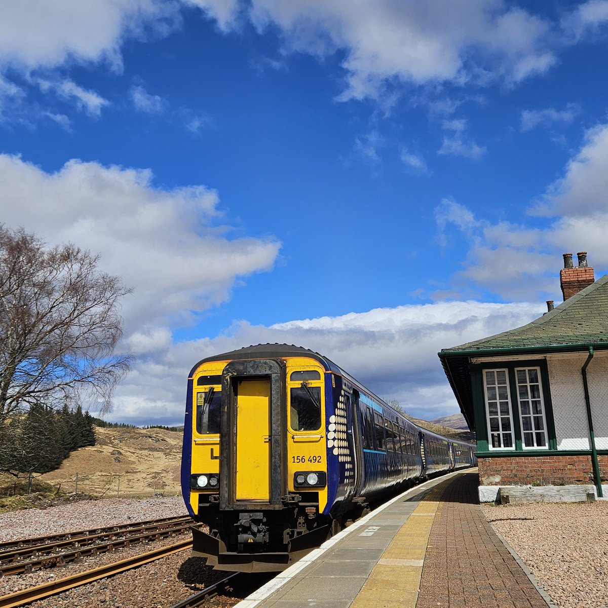 A glorious day for our guests arriving in #rannoch by @scotrail 

Around 70% of all our guests arrive by train

Many of our dinner guests travel from #FortWilliam area, arriving at 1836 enjoying their evening before catching a return train at 2107

#sustainabletravel #traintravel