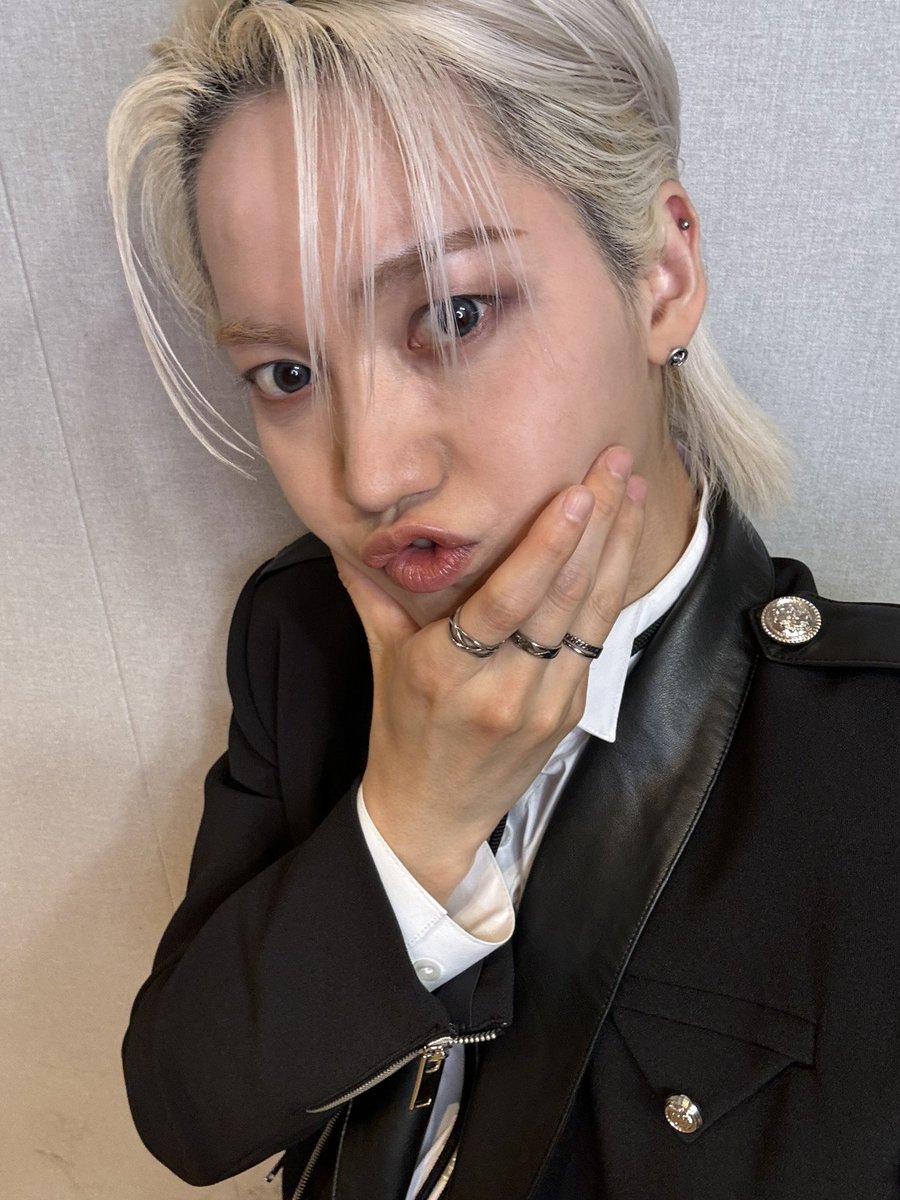 ONF_members's tweet photo. #온앤오프

엠카운트다운 안녕😈

음악방송 앵콜이라니 ~!! 너무너무 감사합니다❤️🖤

Bye My Monster 활동 우리의 FUSE덕분에 너무 재밌게 했어염❤️🖤

모두 안녕 😈 https://t.co/FNp8a6x3ml