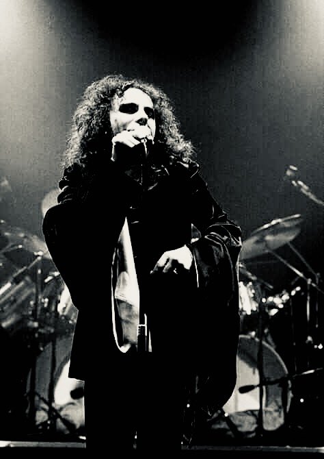 In the misty morning
On the edge of time
We've lost the rising sun, a final sign
As the misty morning rolls away to die
Reaching for the stars, we blind the sky
#BlackSabbath #RonnieJamesDio #BillWard #TonyIommi #GeezerButler #HeavyMetal #ChildrenoftheSea #HeavenandHell #1980s