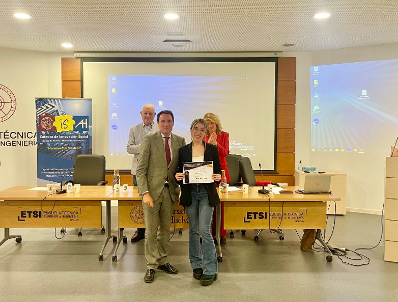 DiarioHuelva's tweet photo. 📣 INICIATIVA | Jóvenes universitarios ven premiados sus proyectos con la Cátedra de Innovación Social Aguas de Huelva @AguasDeHuelva @AytoHuelva @UniHuelva  https://t.co/moNieQ2ENj https://t.co/KGwGrmGKLl