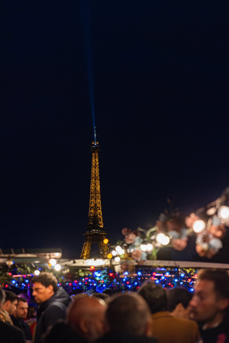 💼 Le ℬ𝓊𝓈𝒾𝓃ℯ𝓈𝓈 𝒞𝓁𝓊𝒷 vogue sur la Seine 🛥 ⚓️ À bord du River’s King, les membres de notre Business Club ont pu profiter hier soir d'un instant de partage dans un cadre féérique : les monuments de ℙ𝕒𝕣𝕚𝕤 ✨ Un grand merci à notre Fournisseur Officiel @Heineken…