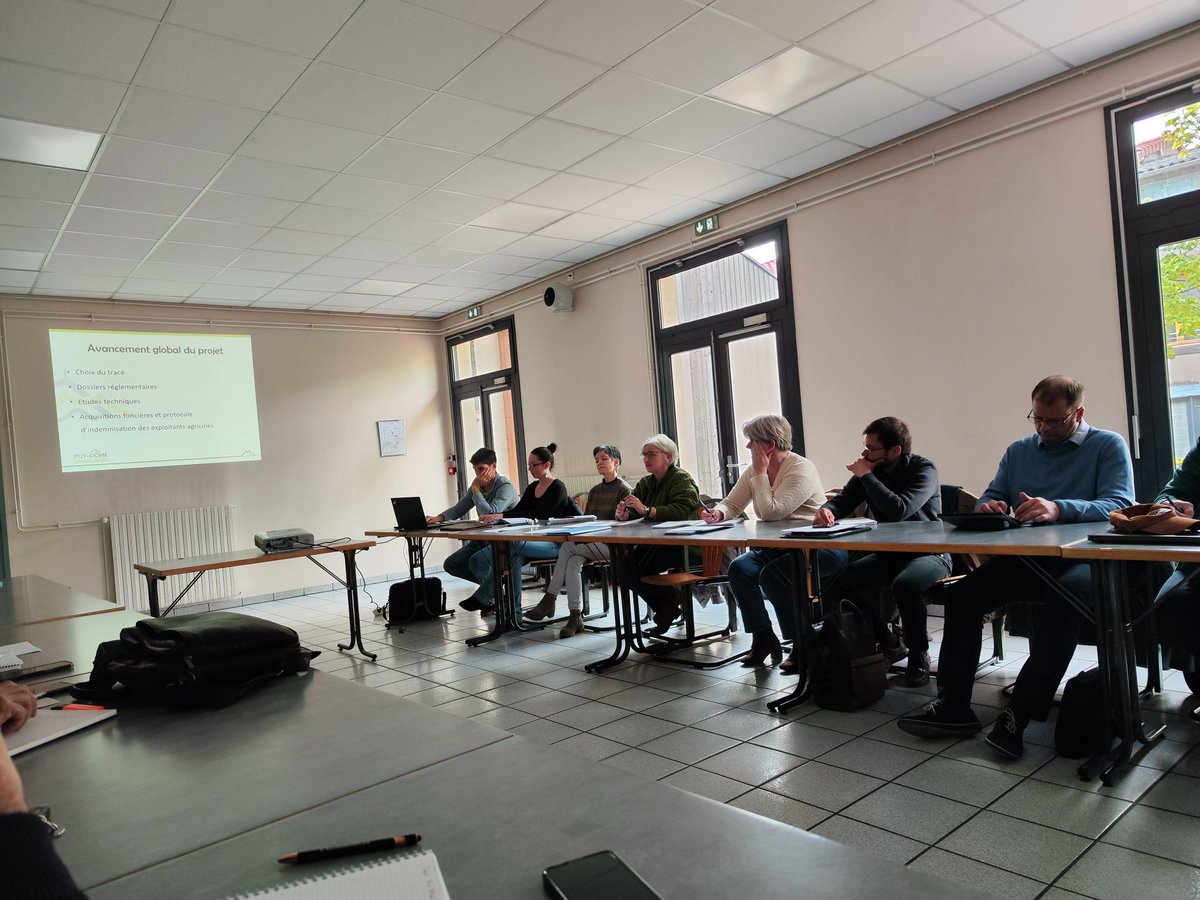 ccplainelimagne's tweet photo. 5e comité de pilotage pour la création d'une voie douce le long de la rivière Allier. Un projet qui va voir le jour durant l'année 2024 entre Joze et Maringues.
@Departement63 @auvergnerhalpes @MrlMateo @RAYNAUDCLAUDE3 @RLV_agglo #vélo #mobilitésdouces https://t.co/7zNR9KJ1Bd