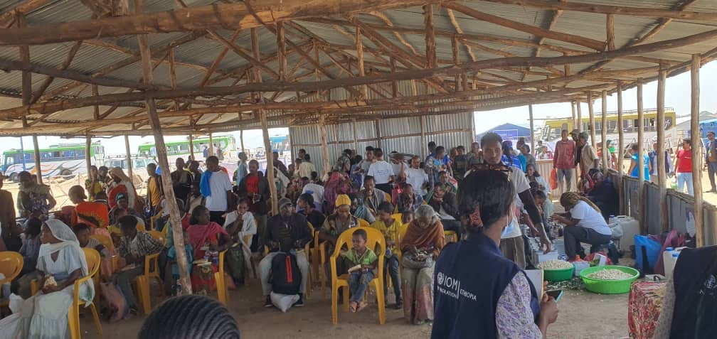 'I will sleep well tonight. I have my own shelter', Mangistu, a religious leader displaced due to conflict. Yesterday, he joined over 2,600 people who relocated to a planned site in Maidimu w/ support from the Tigray Regional Gov't & partners. 🙏 @USAIDSavesLives & @eu_echo