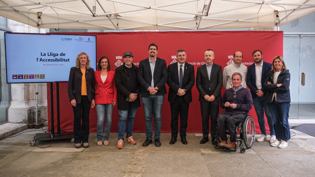 🤝Signem un conveni de col·laboració amb @Fund_Eurofirms per engegar la Lliga de l'Accessibilitat, que pretén construir ciutats més inclusives.

✅Hi participen 8 municipis de les #comarquesgironines i més de 7⃣0⃣0⃣ alumnes de secundària.

🎙️Amb el president de la #DdGi, Miquel