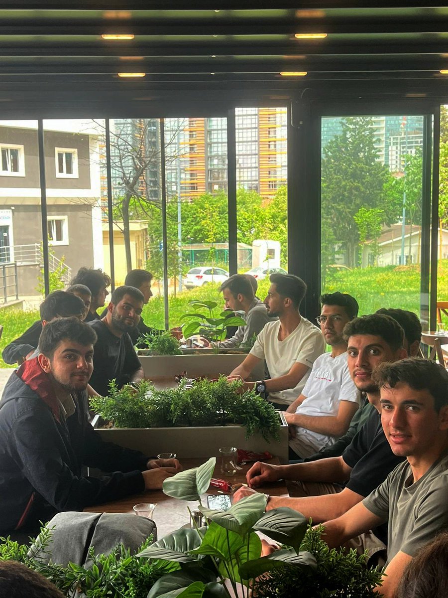 Mümin cana yakındır. İnsanlarla yakınlık kurmayan ve kendisiyle yakınlık kurulamayan kimsede hayır yoktur.”(Hadis-i Şerif)

📌AGD Marmara Hukuk Fakültesi olarak haftalık çay buluşmamızı gerçekleştirdik.
