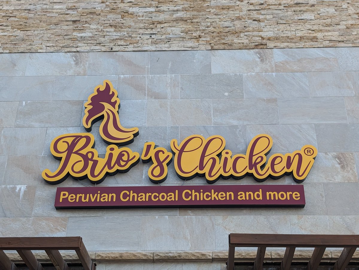Brio's Chicken now open at Montgomery Mall in Bethesda: robertdyer.blogspot.com/2024/04/brios-…