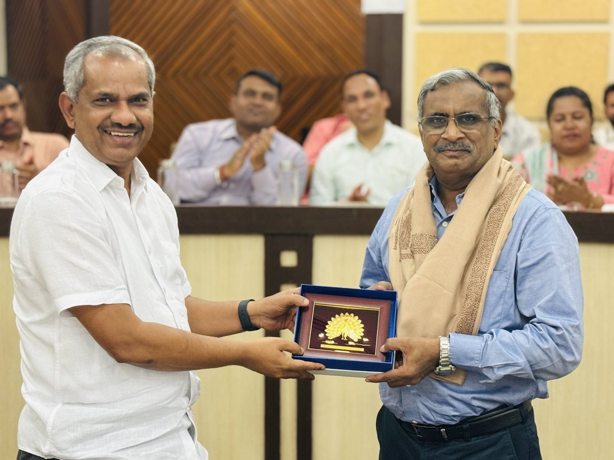 Dr. G A Ramadass, Director, NIOT was felicitated by MoES Secretary, Dr. M Ravichandran during the ESSO review meeting at IITM!