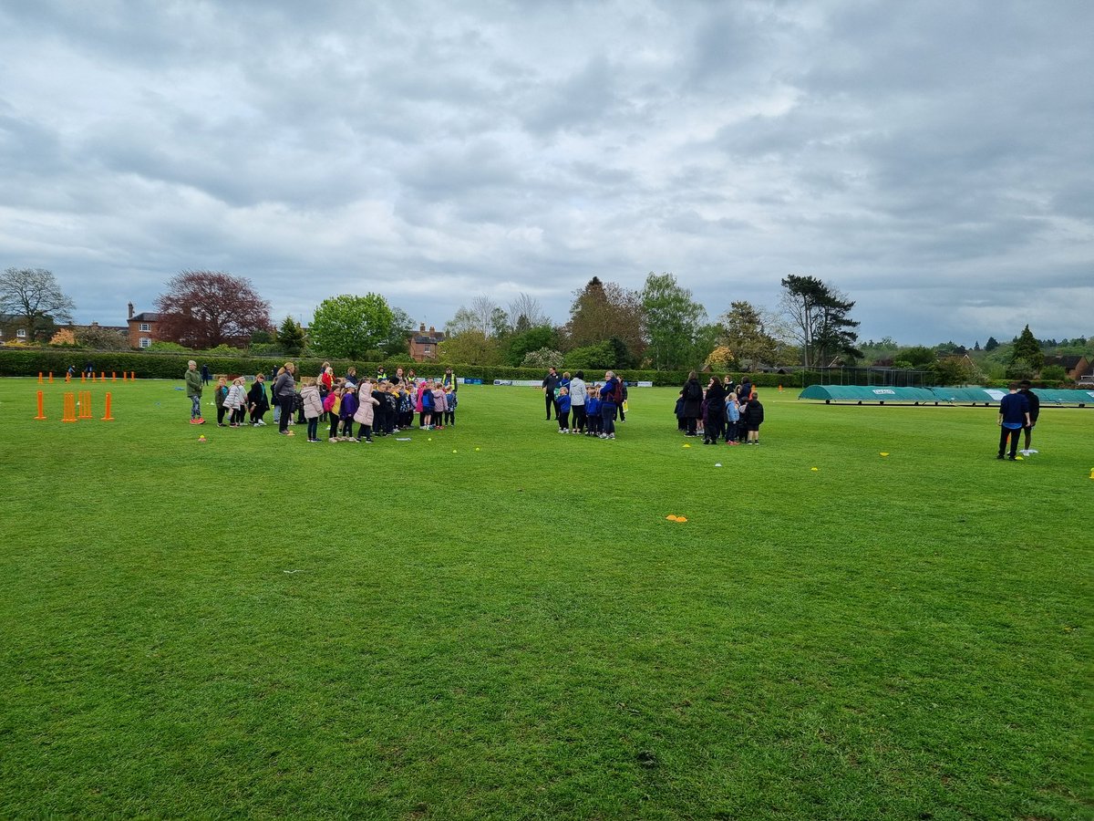 A little delay after rain stopped play!! Another 120 children getting ready for their KS1 cricket skills festival @WorcsCricketFdn @ActiveHW @PershoreCC @YourSchoolGames