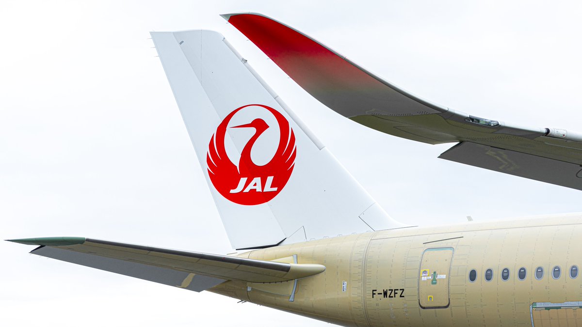 Hier, le 8ème @Airbus #A350 -1000 (MSN 683) de @JAL_Official_jp est sorti de FAL et à été déplacé sur le site de Jean-Luc-Lagardère en attendant sa mise en peinture et montage moteur 🇯🇵
(Futur JA08WJ)
#Airbus #JapanAirlines #aviationphotography