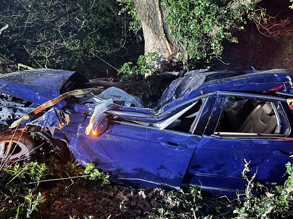 For one driver, the weekend could have had a very different outcome for him. A car was significantly damaged after the driver collided with a tree in Barnsley as he got behind the wheel after drinking. 🚨 Don't drink and drive, read more here- orlo.uk/pW8iR