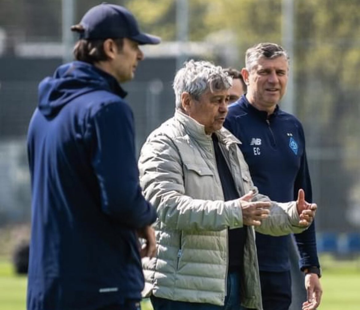 With Lucescu currently back in 🇺🇦 over the past week, the veteran Romanian manager stopped by his former side Dynamo Kyiv’s training session this morning

Since he left the head coach role in October, Dynamo are unbeaten under Shovkovskyi & now sit in 🥈place - 4 pts off Shakhtar