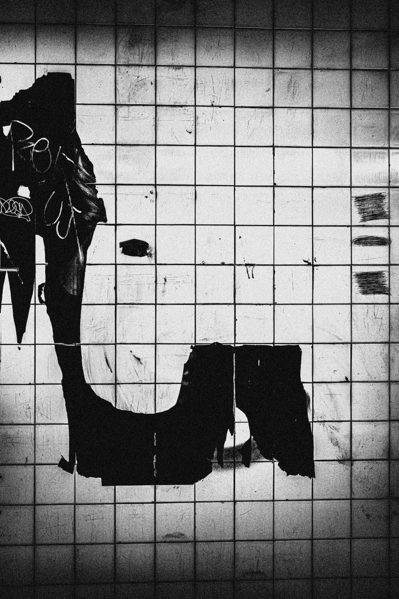 subway wall

#streetphotography
#noiretblanc