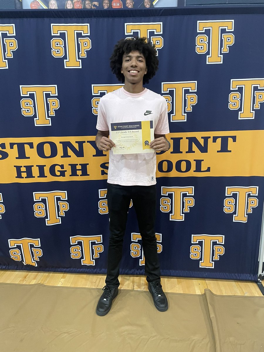 Brains, Basketball, and Blessings! Congrats to ‘25 @DavaughnHueitt being awarded at our underclassmen awards for his magnificent efforts in the classroom! This young man continues to sky rocket the expectations! Coaches 4.0, 6’8, High character & integrity! Markets itself!