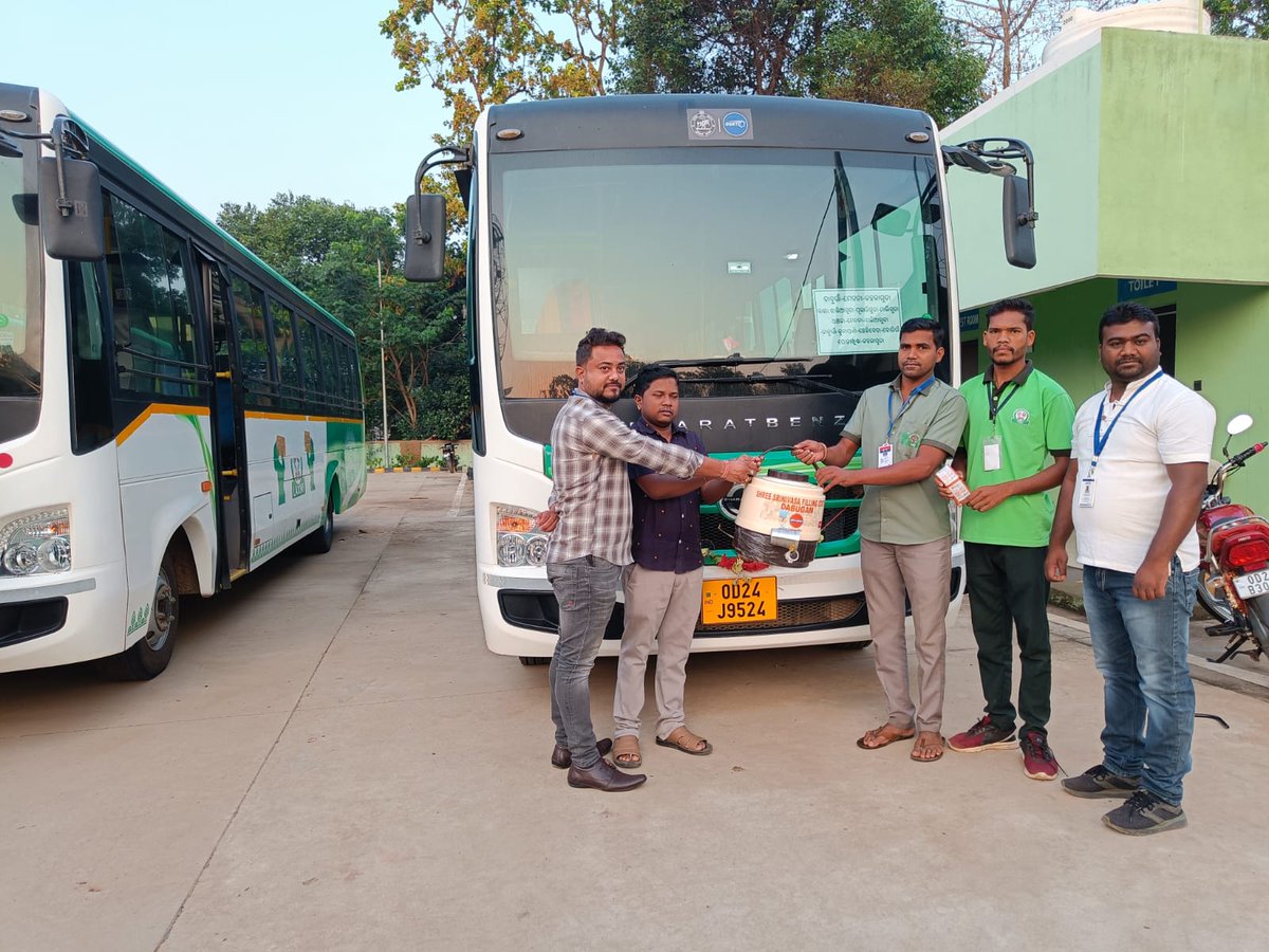 Amidst the heatwave, we're actively ensuring commuters stay hydrated. 

Recently, the LAXMI team in Nabarangpur distributed 39 Cool Rover water jugs and ORS sachets to bus travelers, alongside Cluster Head, BDO, SHG, and LAXMI staff.

Our dedication remains steadfast in providing