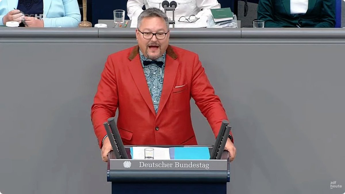 Geiles Outfit von #noafd Keuter... nicht. Statt zur Sache AfD-China-Russland zu reden spricht Keuter gegen die Regierung und versucht, die AfD in eine Opferrolle zu bringen.