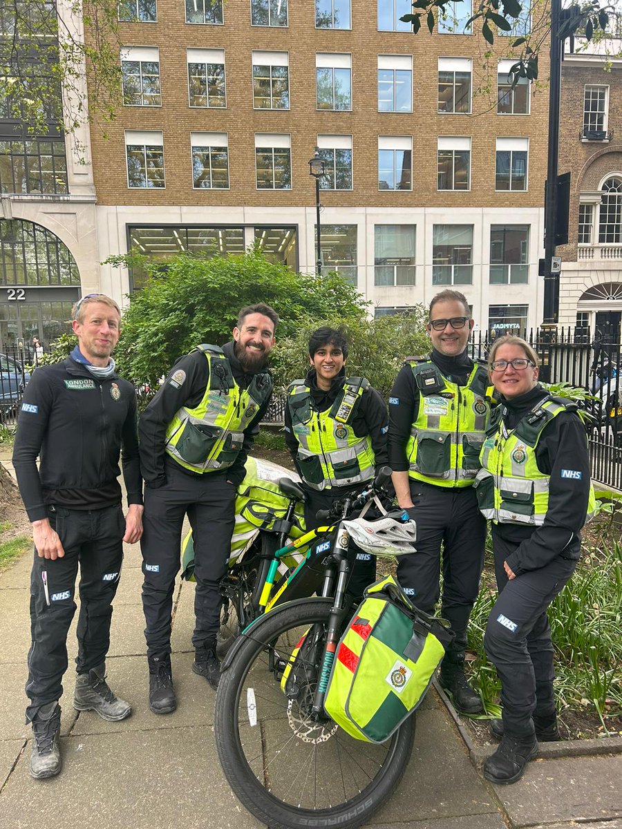 It's Ushma's (middle) last day on the cycle unit today, back to the ambulances in Camden. She made cookies for the lucky team working today! Thanks and good luck! @Ldn_Ambulance #teamlas #londonambulance #emergencyservice #cycyling #cookies