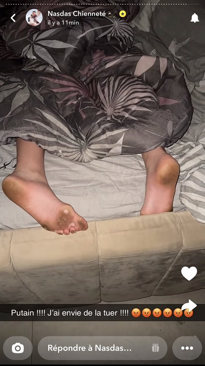 Imagine ta femme elle a les pieds à Assia