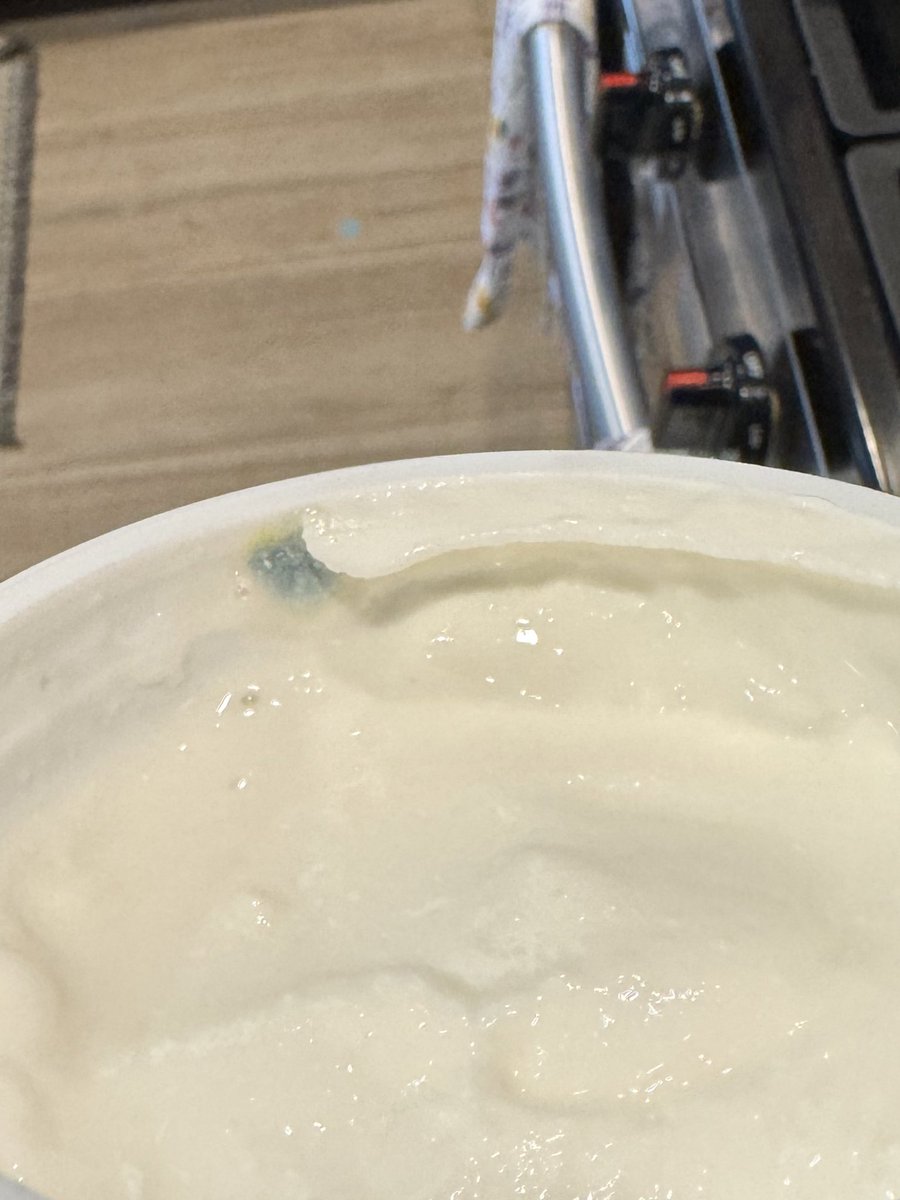 NOTTmyproblem's tweet image. Ugh morning breakfast ruined. Thanks @Chobani 😒 Yes, that’s a June 2024 expiration date.