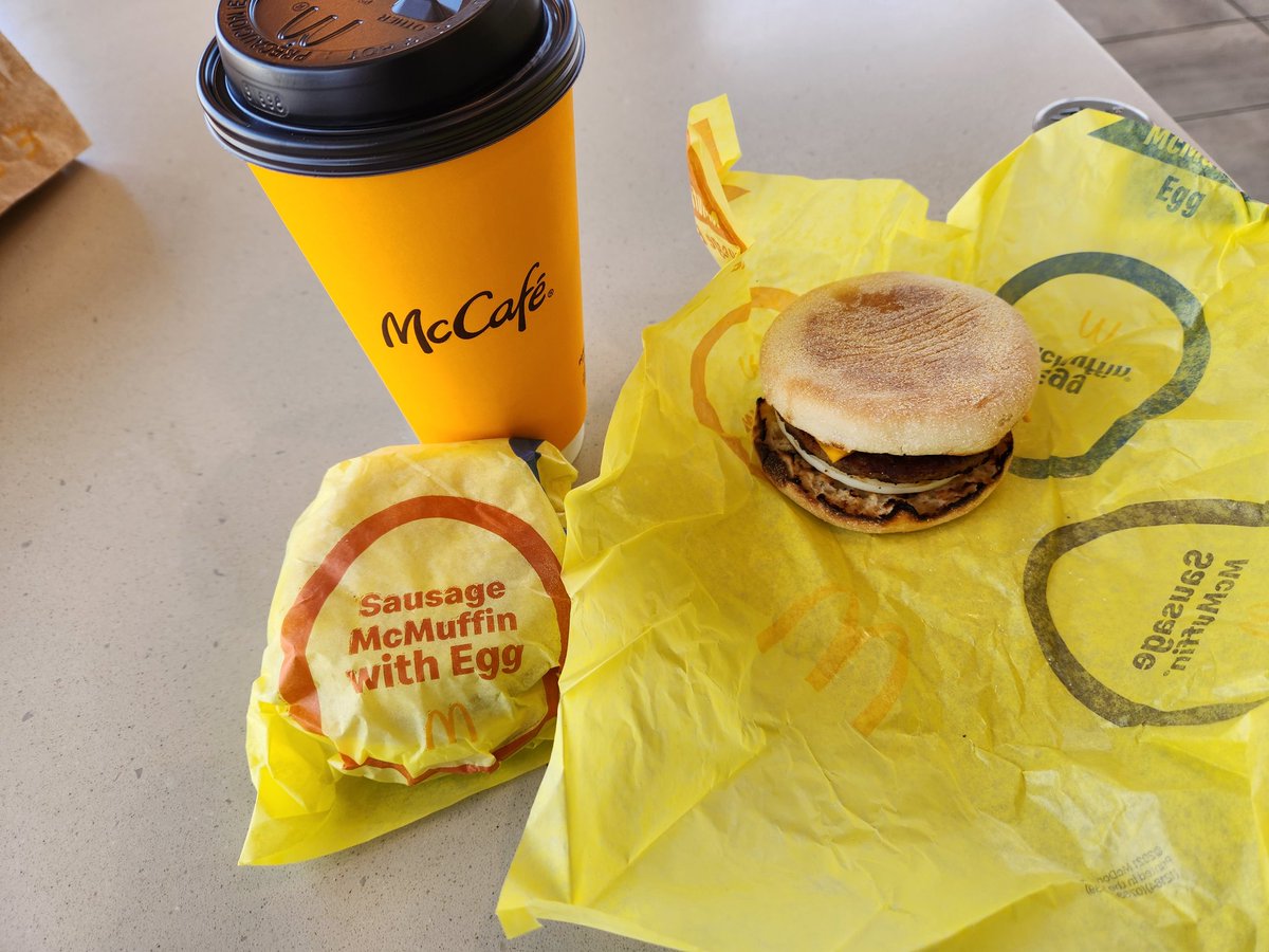 #BreakfastTime At @McDonalds In App Buy One Get One #SauageEggMcmuffin #McCafee Yummy 😋