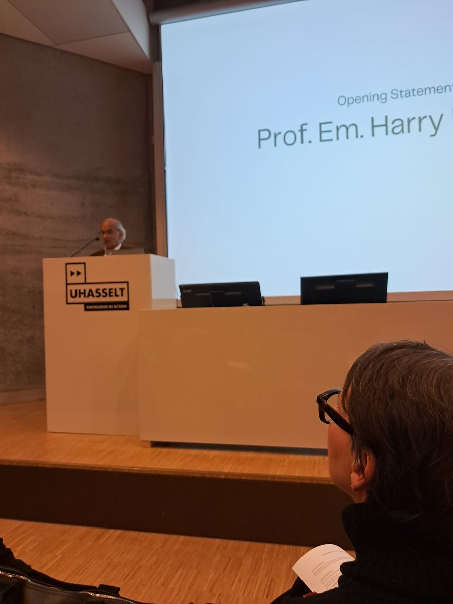 Our afternoon on the Gaza educide has started. Ex-rector Harry Martens makes a heartfelt opening statemant. 'Israel is using the destructuction of universities as a weapon of war.'