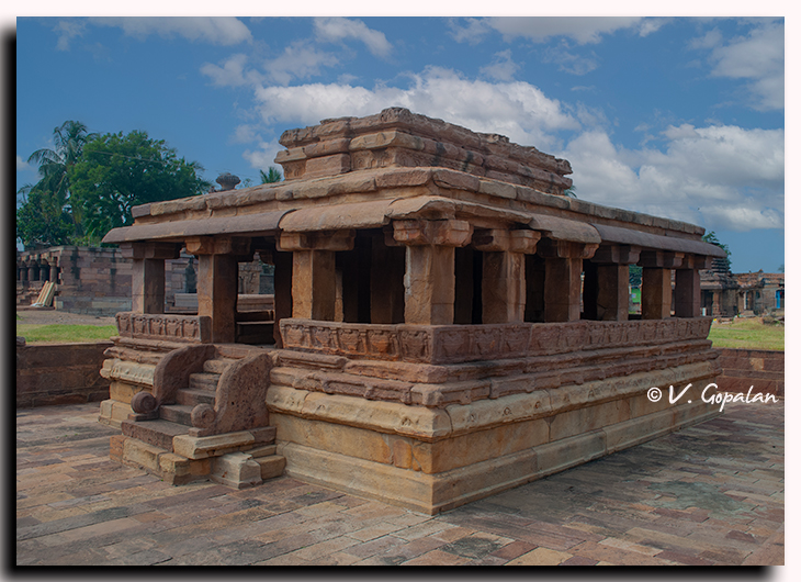 A glaring Oxymoron! LadKHAN TEMPLE! A 5th century temple originally for Surya & then became a Shiva temple with a Nandi. Lad Khan was a 16th century general who briefly camped at this temple, almost a 1000 years after it was built. But we are calling it LadKhan temple! 😳😳