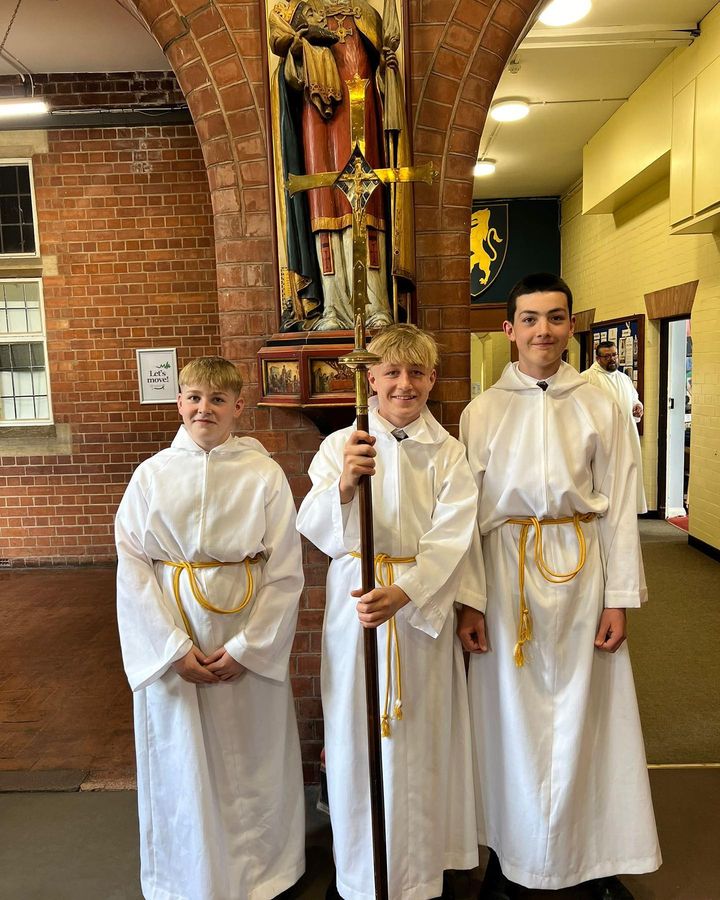 worksopcollege's tweet photo. A week in Talbot House... 👑

The preparations for House Music have begun along with logging times and distances for Sports Day 2024!

It was also Talbot’s week in Chapel - well done to the boys who volunteered to do the reading, prayers and cross and candle carrying! ⛪️ https://t.co/xF72aIacy8