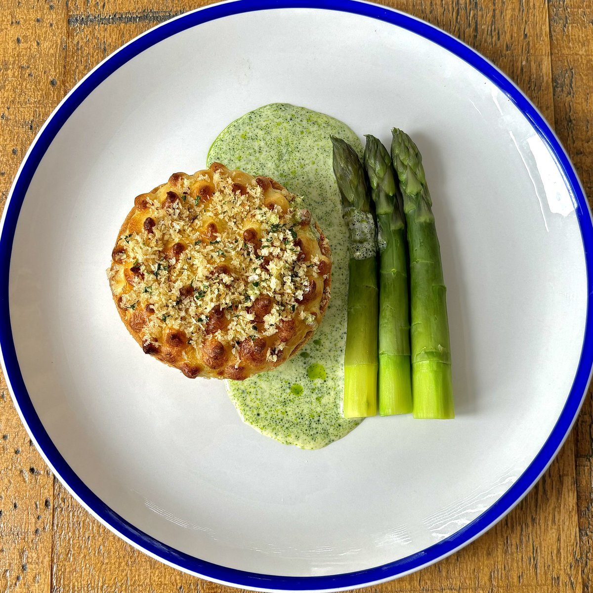 Smoked fish pie, Spilmans asparagus, wild garlic cream. Served with a side of triple cooked chips. Nuff said. Running all day tomorrow