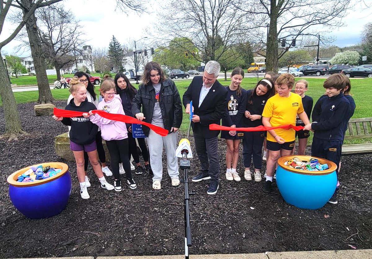 Mayor Anzevino cut the ribbon on our 365-Day Kindness Rock Garden on the Park Lane Green. Take a rock home, then grab an unpainted rock, take it home, paint it, and return it to the garden for someone else to enjoy. Learn more about this project at bit.ly/49MC9dZ.