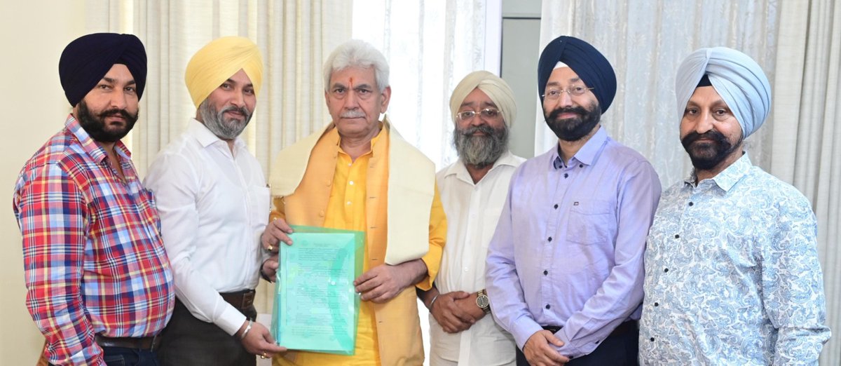 J&K | A delegation of Sikh Coordination Committee Jammu Kashmir led by its Chairman S. Ajit Singh, called on Lieutenant Governor Manoj Sinha, at Raj Bhawan. The members of the delegation put forth various welfare issues of the Sikh Community. The Lt Governor assured the