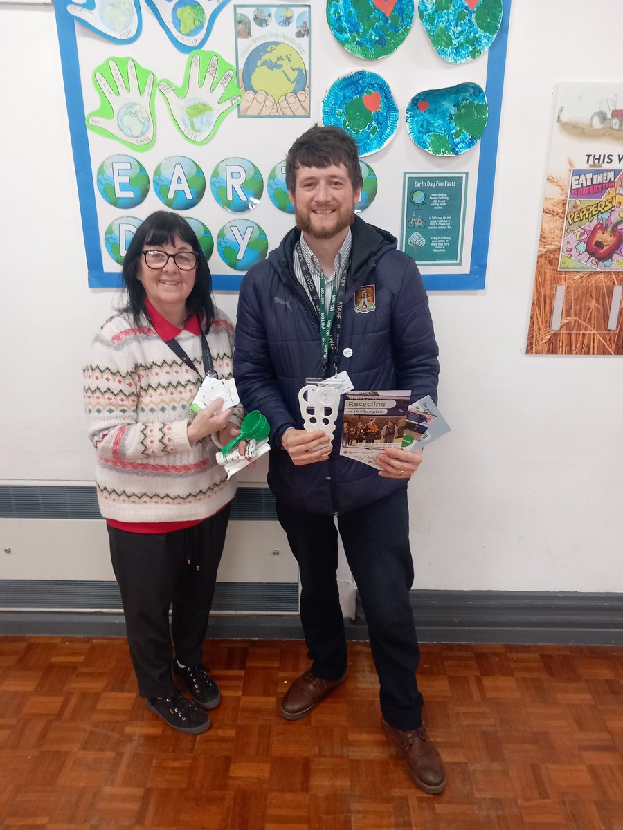 Great to be able to give some of these resources from @RecycleNptshire to @WindmillRaunds who have been doing lots in their breakfast club & across school to encourage pupils reducing their #foodwaste @NeneEducation @NTFC_CT