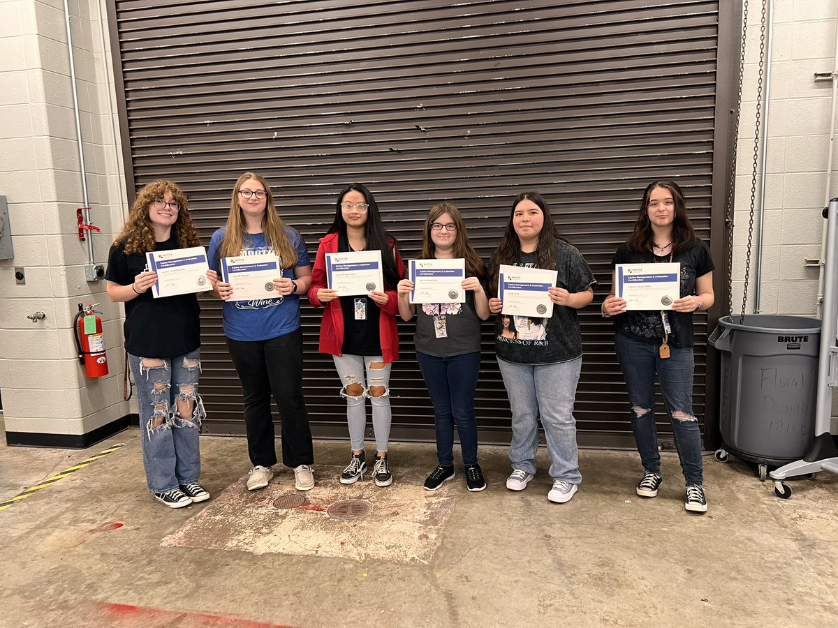6 students earned their equine management and evaluation certification through our Equine Management class!! 🐎🐎🐎 <a href="/langhamcreekhs/">Langham Creek High</a> <a href="/jmtz10403/">Jose Martinez</a>