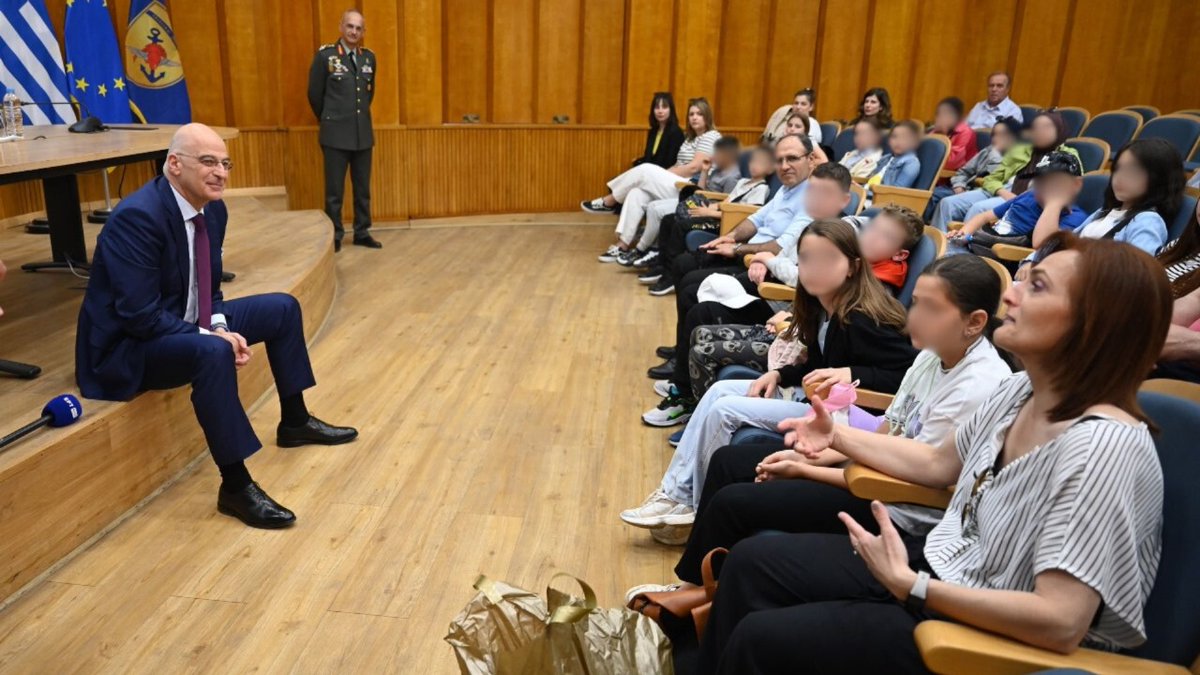 Συνάντηση Υπουργού Εθνικής Άμυνας @NikosDendias με μαθητές μειονοτικών Δημοτικών Σχολείων της Θράκης mod.mil.gr/synantisi-ypoy…