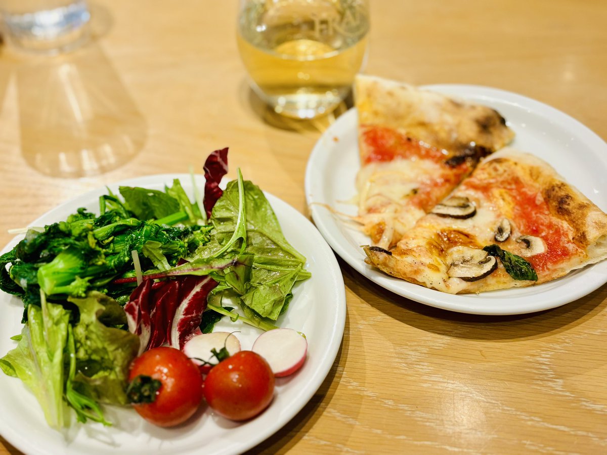 HIMAWARIyurina's tweet photo. そして、お店が気に入ったということで……
後日にまた同じお店にsawakoと2人でランチしに来ました😆🎶
#YURINA🌻的には、ワイン飲み放題なのが最高ですっ❣️🍷✨
#農園野菜とチーズ料理
#Tsuchi
#NU茶屋町プラス
#YURINAごはん🌻 https://t.co/cFbcVknQmi