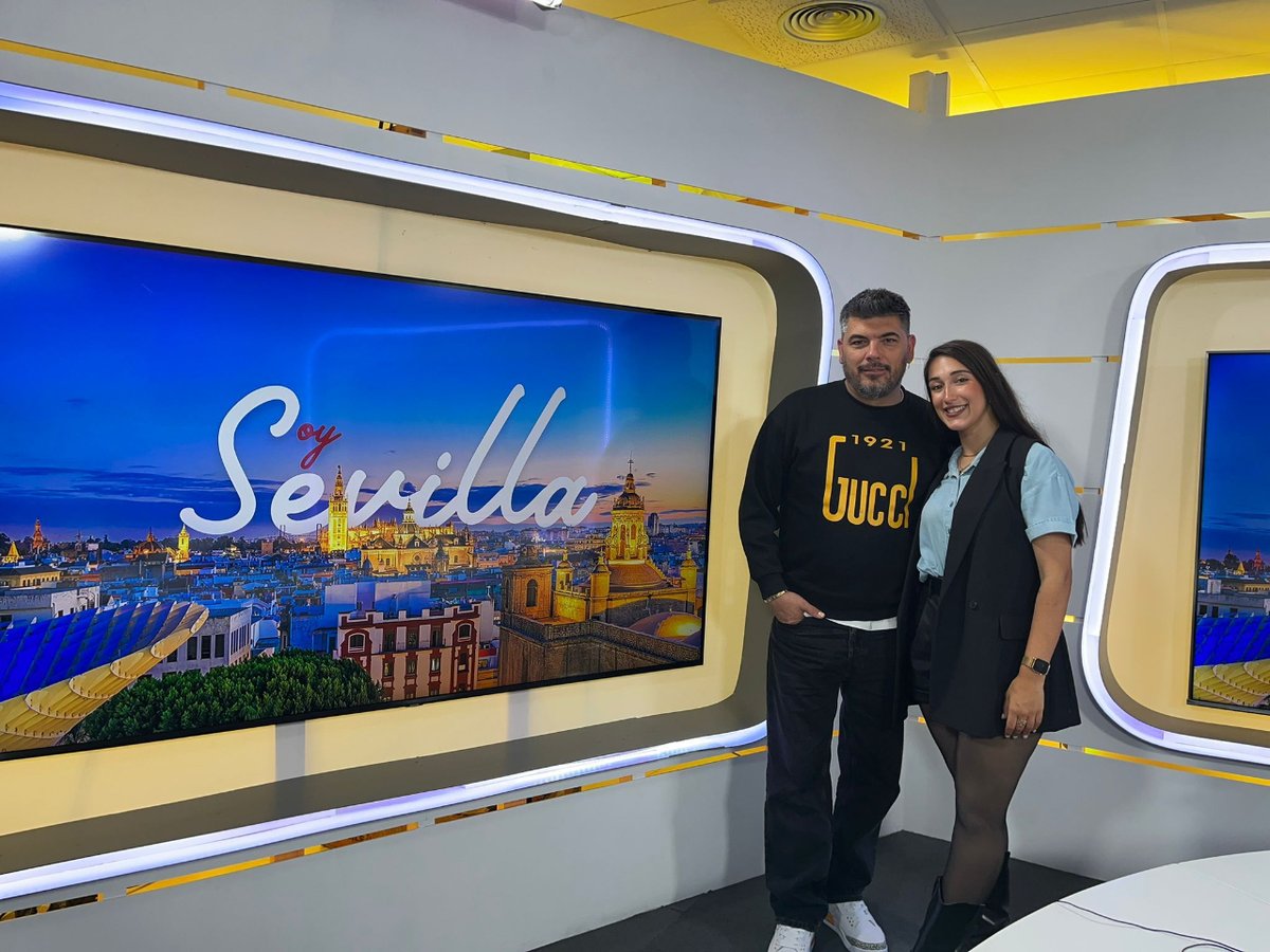 ✨ Esta noche en Soy Sevilla ...

🎤 El artista <a href="/Demarcoflamenco/">Demarco Flamenco</a> nos trae 'No sales de mi cabeza'.

📖 Celebramos la Semana del Libro con <a href="/HeroesdePapelES/">Héroes de Papel 📚👾</a> y con la papelería más antigua de España.

🎡Hablaremos con el Pdte. de la Asoc. de Comerciantes de Los Remedios.

📺 21.30h