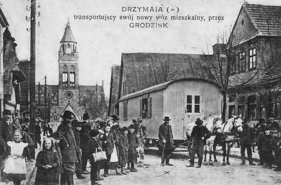 Michał Drzymała fought against the discrimination of Poles by the German government in the territories occupied since 18th century partitions. Refused the right to build a home, he lived in a wagon, which became a symbol of resistance against Germanization. He died #OTD in 1937.
