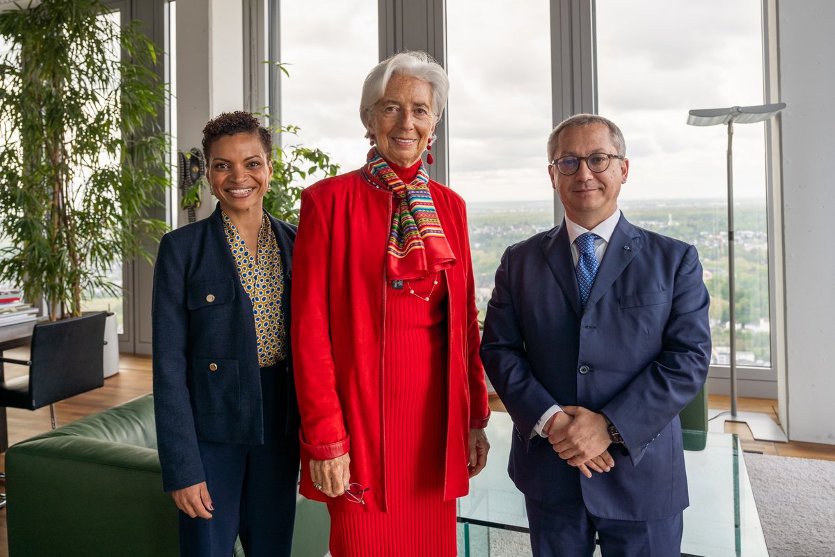 I was delighted to welcome @LucaTagliaretti, Executive Director of the European Cybersecurity Competence Centre, and Agnes Diallo, Executive Director of the @EULISA_agency, to the ECB. Strengthening cybersecurity is crucial for safeguarding Europe's digital future.