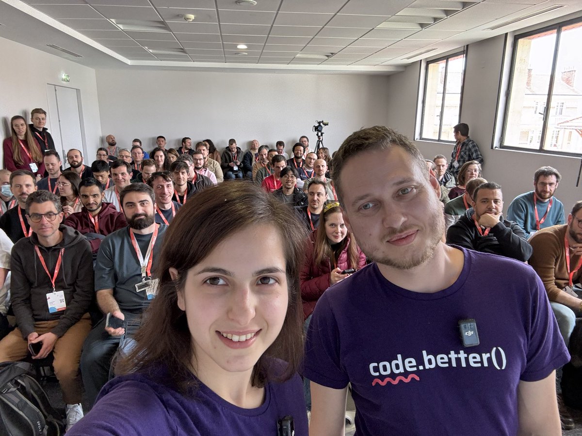 jMargaritaN's tweet photo. 5 minutes before our first joint talk with @_godin_ at @AndroidMakersFR https://t.co/FFFeMkG2Df