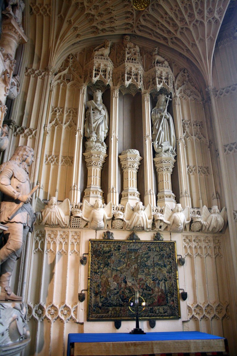 Collegiate Church of St. Peter (Westminster Abbey), London. Lady Chapel. Mary Queen of Scots reredos and statues. Photo: 03.03.2023. #London #WestminsterAbbey #statue @Portaspeciosa