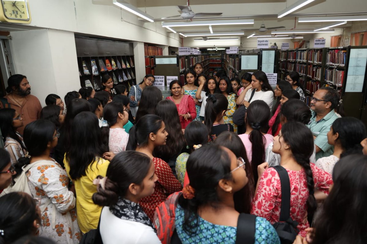 On 25 April 2024, 80 students and faculty from Miranda House, University of Delhi visited Sangeet Natak Akademi in Rabindra Bhavan. The group explored various areas such as the Meghdoot Theatre Complex, Gallery of Musical Instruments & Masks, and the Library. #music #dance #drama