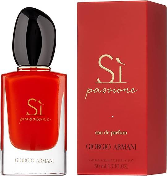 katie_abraham's tweet photo. Fallen in love again!

Thanks @kalravkapadia for the brilliant Sì Passione by @armani 

Can’t get enough of this one ❤️

#perfumeaddicts https://t.co/tZEWBEtwYF