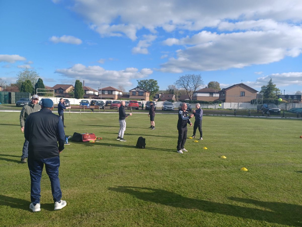 We had 9 new support coaches last night at the ECB Support Coach Course at @MilnrowCC 📍 Great evening getting the new coaches ready for the cricket season ahead🙌 For information on more coaching courses in Lancashire click here⬇️ bit.ly/3JrMQb8