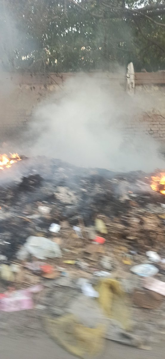 Opp Govt school Sukhrali Village @narharibanger @nishantyadavIAS @MunCorpGurugram @cmohry @CPCB_OFFICIAL 
#keepitclean #savetheearth #GreenLiving #cleancity  9 days cleaning Drive if you can't clean it burn it. Aim to kill residents 
Why garbage is allowed to be dumped in Public