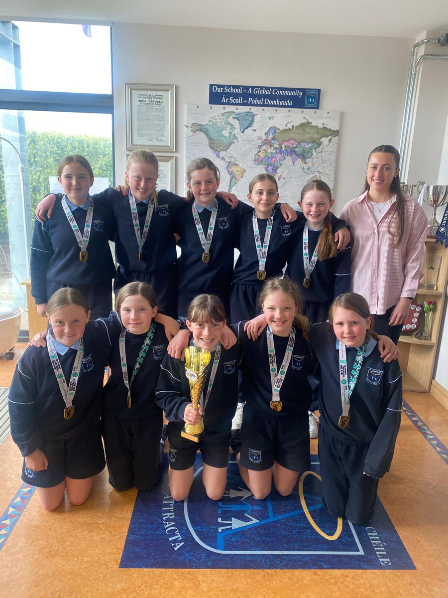 Our Olympic Handball Gold Medalists with their coach Aobha O’Gorman 🩵🩵🩵

What a group of girls 🏆

Comhghairdeas a chailíní 👏🏼👏🏼👏🏼