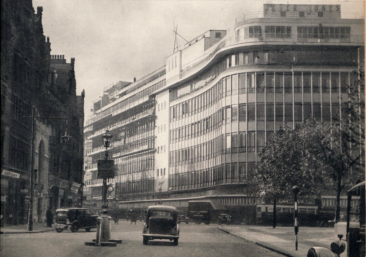 Mendelsohn-esque modernism in SW1. Peter Jones, Sloane Square, London - W Crabtree, Slater Moberly and C H Reilly (1936-39), Grade II* listed. 📷Michael John White / Rob Baker